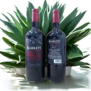 Are there any awards or recognitions received by Lamothe Parrot Scarlett Dark?