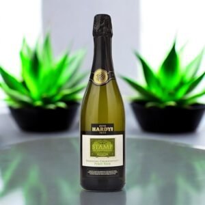 Hardys STAMP Pinot Noir Chardonnay Sparkling เป็นไวน์ที่ผลิตจากองุ่นพันธุ์อะไร?