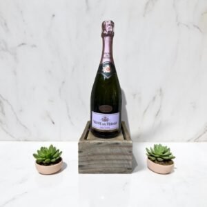 มีความแตกต่างอะไรบ้างระหว่าง Veuve du Vernay Brut Rosé และไวน์สไตล์อื่นๆ?