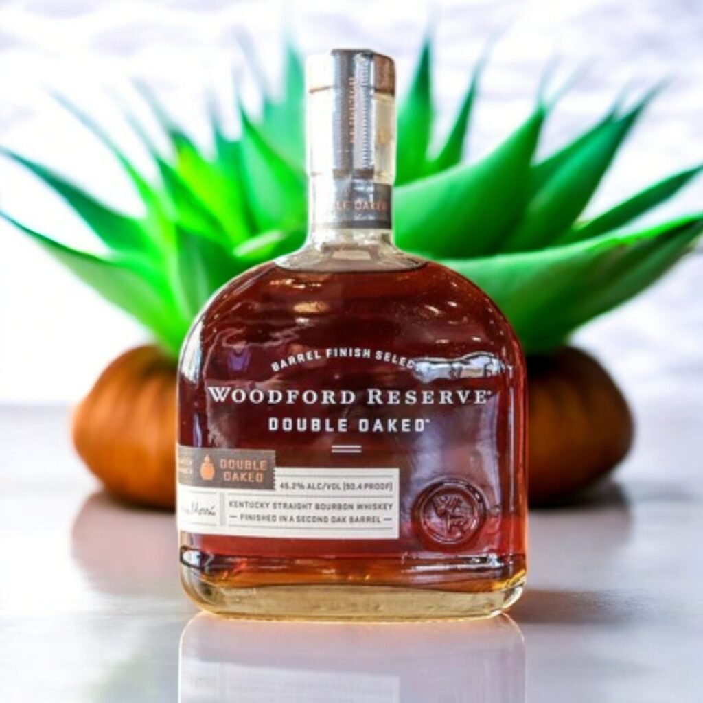 Woodford Reserve Double Oaked Whiskey มีความพิเศษอย่างไรเมื่อเปรียบเทียบกับวิสกี้อื่นๆ?