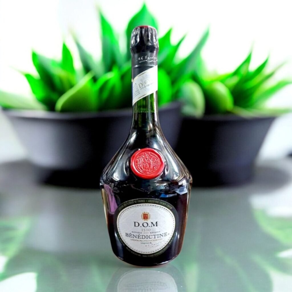 Benedictine D.O.M. สามารถดื่มได้ทั้งแบบเย็นและร้อนหรือไม่?