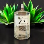 มีความแตกต่างระหว่าง Suntory Roku Gin และ gin ญี่ปุ่นอื่น ๆ อย่างไร?