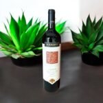 What are the ideal serving temperatures for Hardys 1853 Shiraz?
