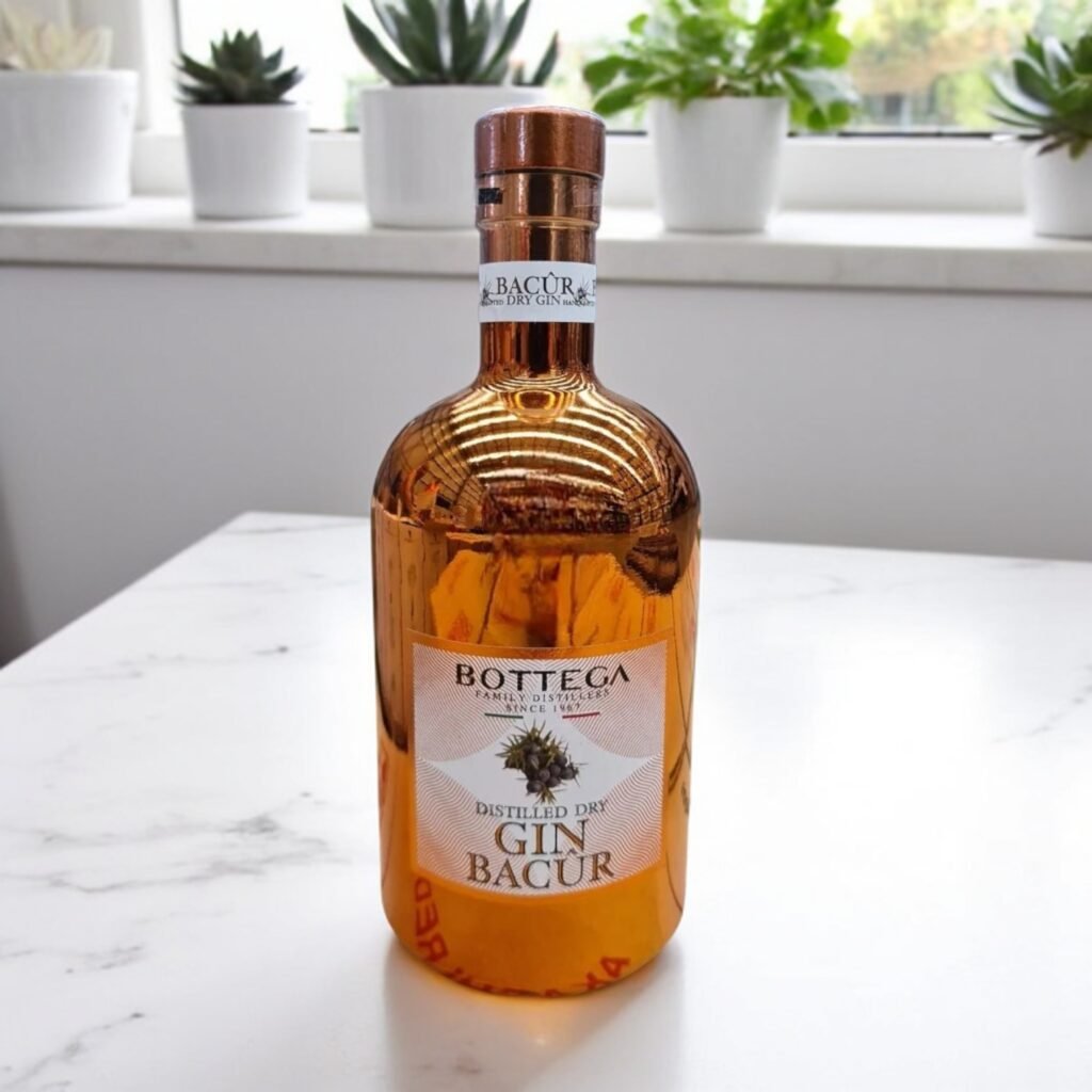 กลิ่นและรสชาติของ Bottega Bacùr Distilled Dry Gin เป็นอย่างไร?