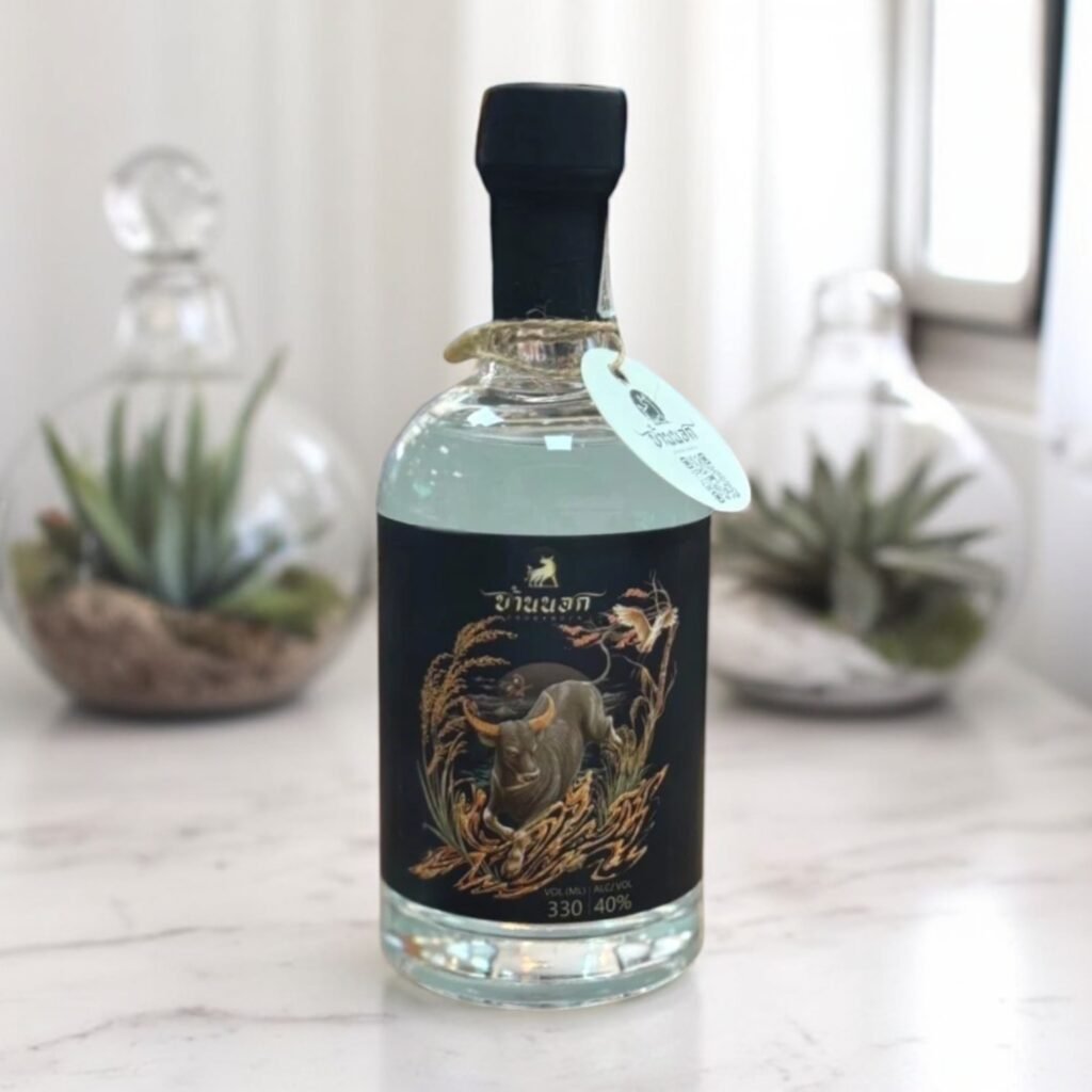 มีวิธีการชงหรือดื่มสุรากลั่นข้าวเหนียว 100% ที่แนะนำหรือไม่?