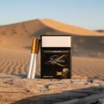 บุหรี่ Luffman Premium Blend ซองสีดำดีไซน์หรู วางบนขอนไม้ท่ามกลางทะเลทราย